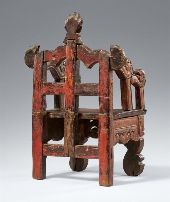 Kunsthaus Lempertz KGA small Tibetan wooden painted throne for a buddha figure. 15/16th century