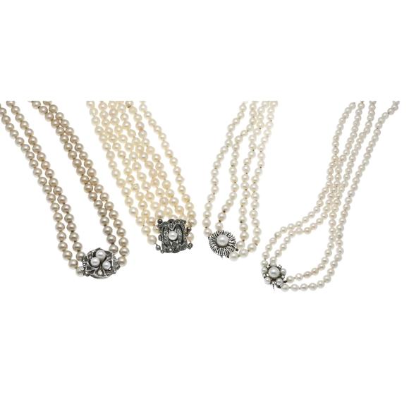 Historia AuktionshausAssortment of 4 pearl necklaces, 2x