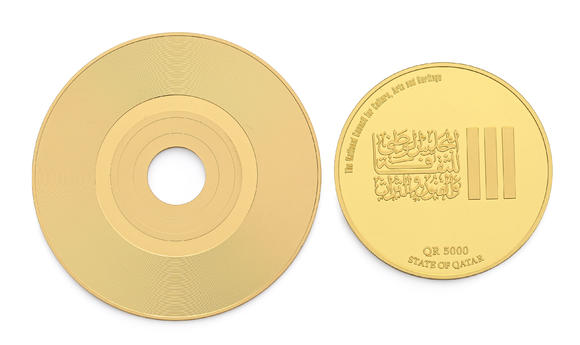 Piguet - H?tel des VentesQatar, Hamad ben Khalifa al Thani (1995-2013), 5000 rials en or fin, 2003 et 250 rials commémorative en plaqué or, 2003