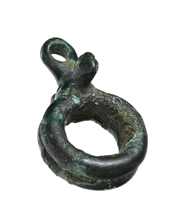 Piguet - H?tel des Ventes2 anneaux de harnais en bronze à décor de protomé d'animaux, Luristan, 1000 - 750 av. J.-C., h. 5,3 et 3,6 cm
