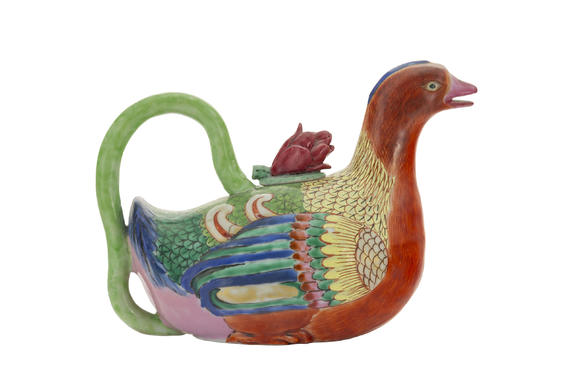 Piguet - H?tel des Ventes2 verseuses en porcelaine en forme de canard, Chine, dynastie Qing, l. 19,5 cm 2 duck-shaped porcelain ewers, China, Qing dynasty, 19.5 cm long