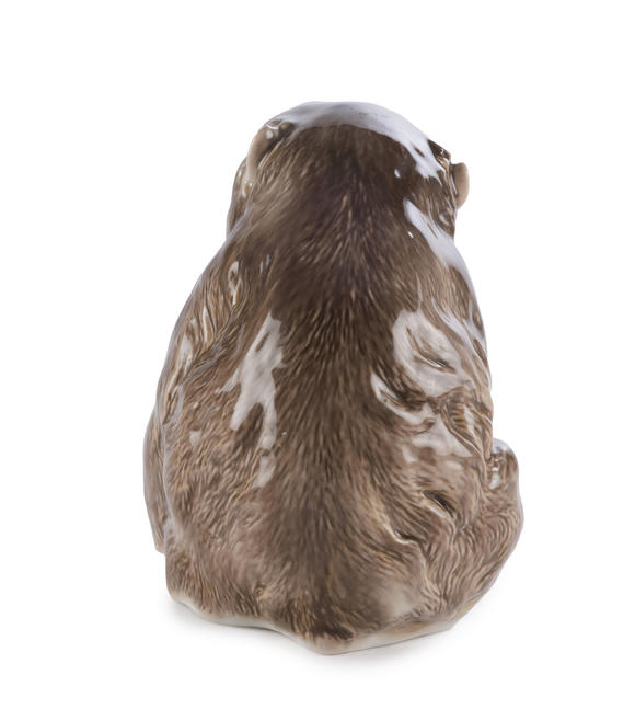 Piguet - H?tel des VentesSinge assis, sculpture en porcelaine, Japon, moderne, h. 14,5 cm A porcelain figure of a seated monkey, Japan, modern, JAPAN mark under the base, 14.5 cm high