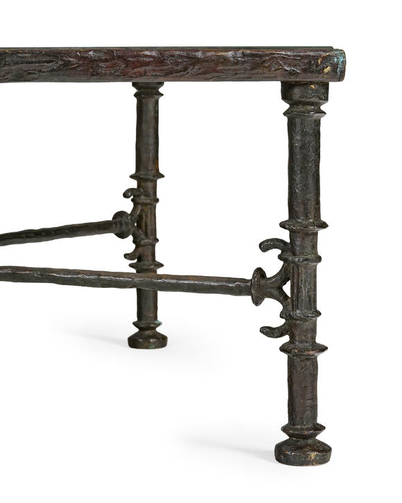 Piguet - H?tel des VentesDiego Giacometti (1902-1985),  Table Grecque , c. 1965, bronze patiné brun, plateau en verre, 45x111,8x81,5 cm