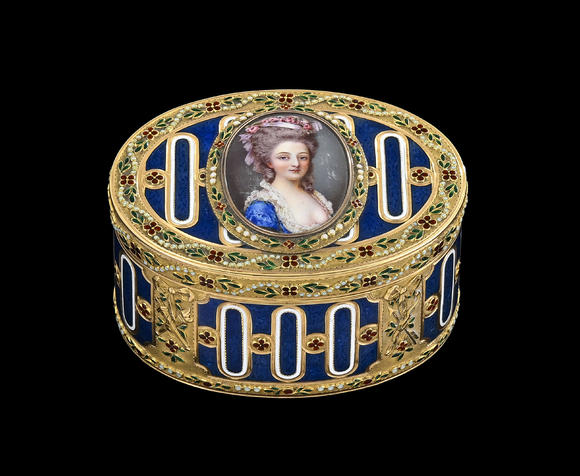 Piguet - H?tel des VentesTabatière ovale en or et émail, centré d'un portrait de Marie Antoinette en émail plein, France circa 1770, frises au décor de guirlandOval gold and enamel snuff box, Paris, circa 1770.