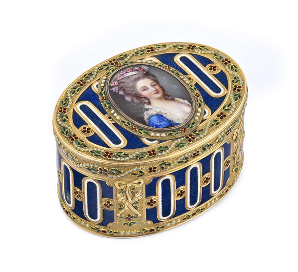 Piguet - H?tel des VentesTabatière ovale en or et émail, centré d'un portrait de Marie Antoinette en émail plein, France circa 1770, frises au décor de guirlandOval gold and enamel snuff box, Paris, circa 1770.