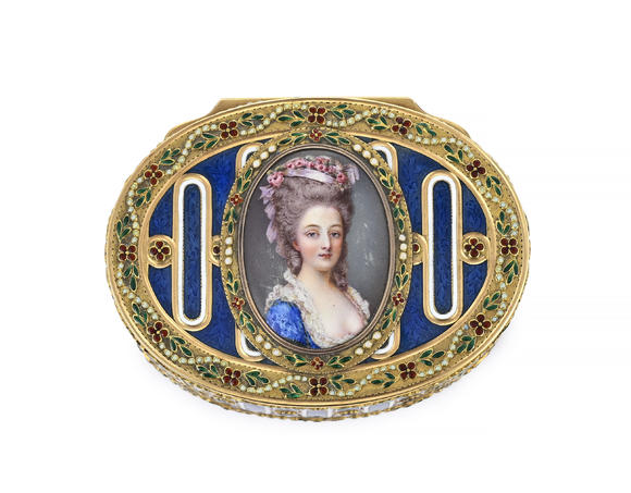 Piguet - H?tel des VentesTabatière ovale en or et émail, centré d'un portrait de Marie Antoinette en émail plein, France circa 1770, frises au décor de guirlandOval gold and enamel snuff box, Paris, circa 1770.