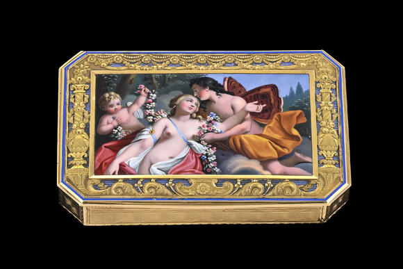 Piguet - H?tel des VentesTabatière en or et émail, Russie, Saint Pétersbourg fin XIXe s., le dessus centré d'une miniature en émail plein d'Ariadne et DionysusGold and enamel snuff box, Saint Petersburg, late 19th century,
