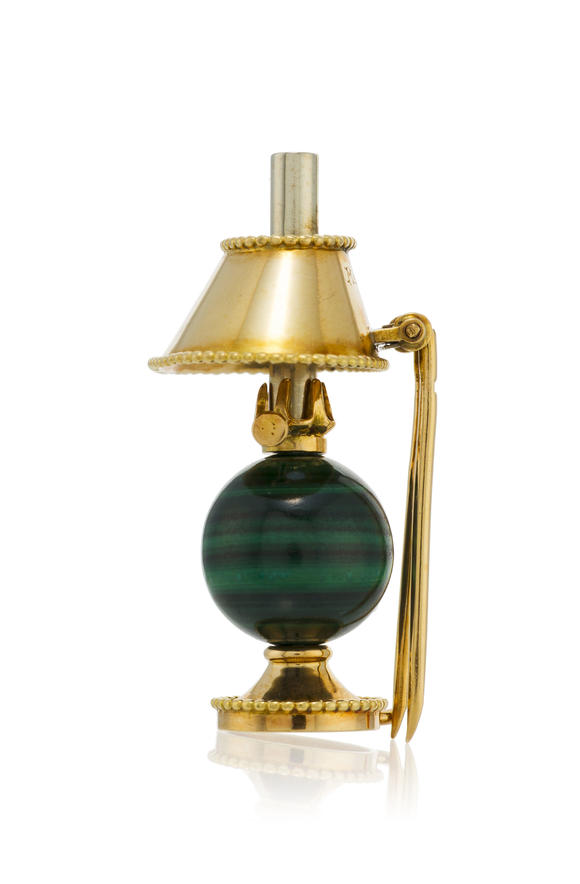 Piguet - H?tel des VentesMellerio, broche lampe à huile années 1940-50 2 ors 750 et bille de malachite