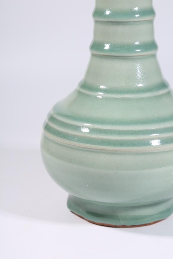千美會(huì)龍泉窯弦紋盤口瓶