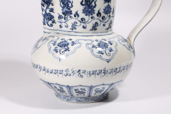千美會(huì)青花纏枝蓮僧帽壺