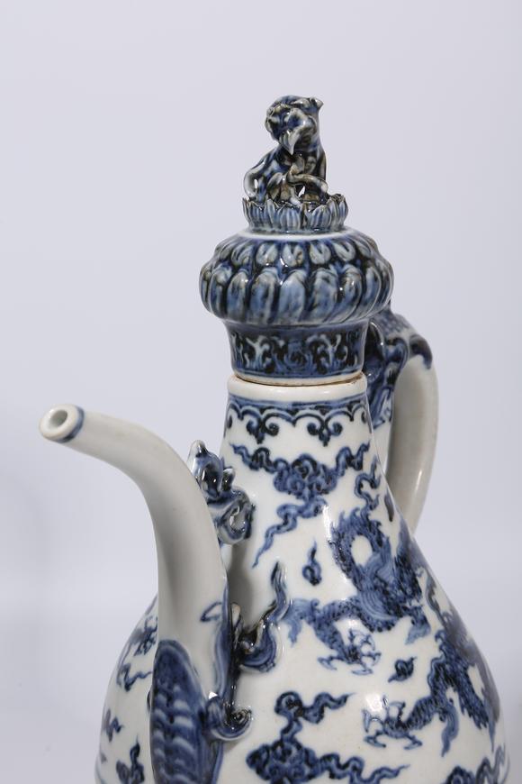 千美會青花雲(yún)龍紋龍柄獅鈕執(zhí)壺