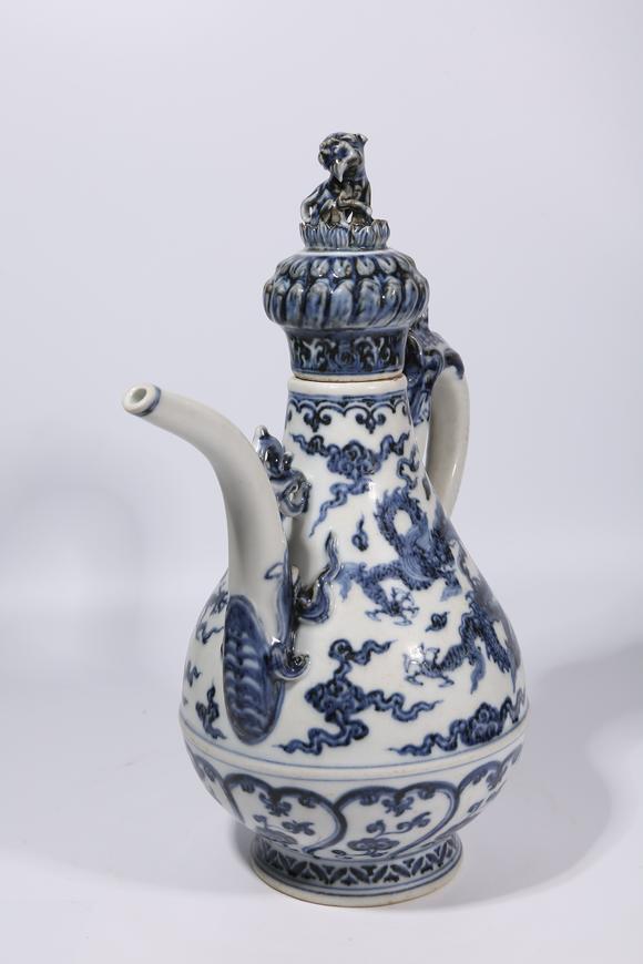 千美會青花雲(yún)龍紋龍柄獅鈕執(zhí)壺
