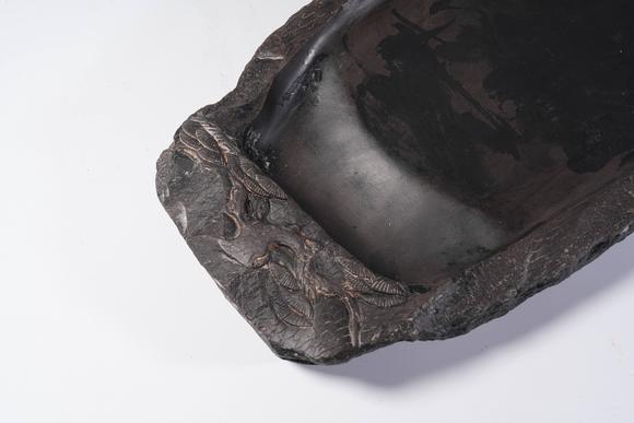千美會(huì)端石鬆樹紋硯臺(tái)（帶黃花梨硯臺(tái)盒）
