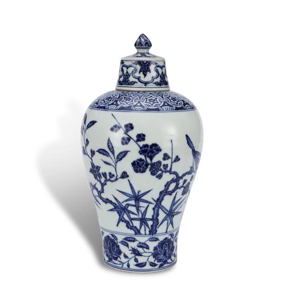 KARSON AUCTIONMing Dynasty Yongle period, Blue-and-white covered prunus vase with flower and bird patterns