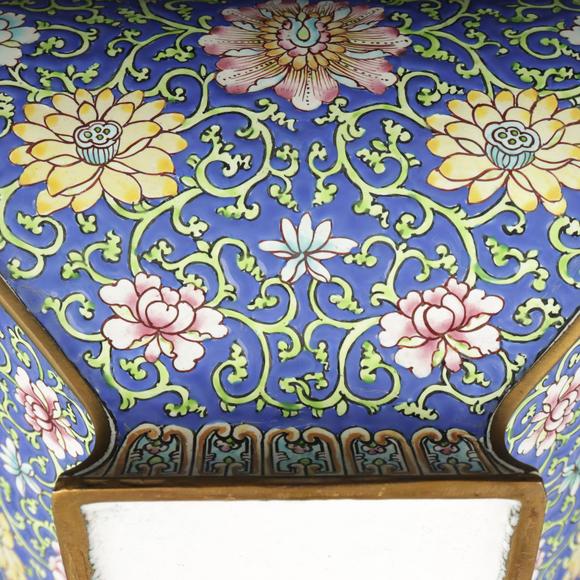 朱雀美術(shù)拍賣(mài)琺瑯花瓶