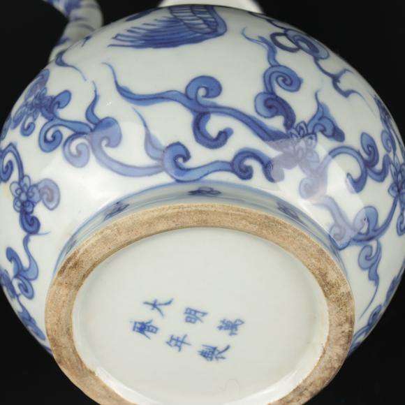 朱雀美術(shù)拍賣明 萬厲 龍鳳紋花瓶