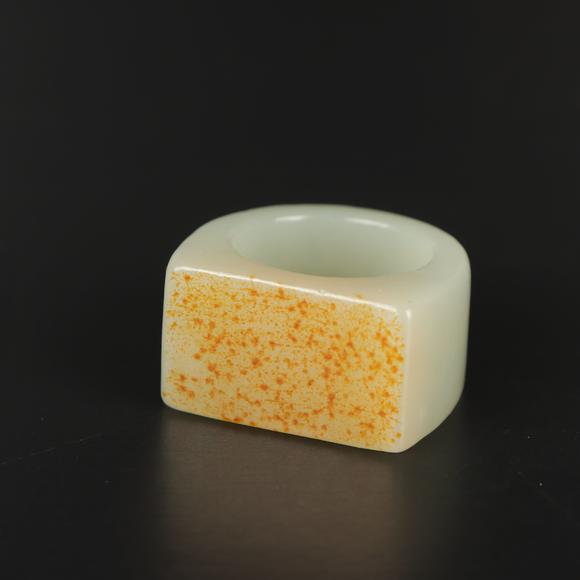 朱雀美術(shù)拍賣清中期 籽料扳指