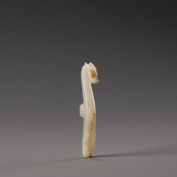大阪美術(shù)商會清 白玉雕螭龍帶鈎