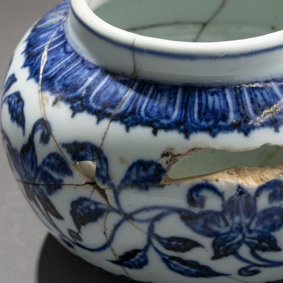大阪美術(shù)商會(huì)明 染付花卉紋壺