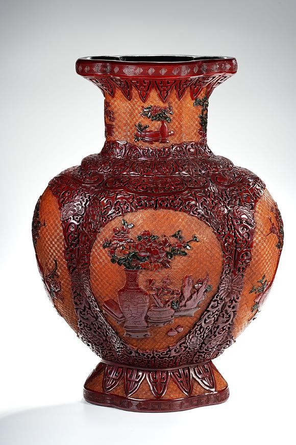 HUNG YUN ZHAI AUCTION HOUSE INCRed Lacquer Carved Antique Pattern Flat Vase