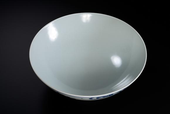 HUNG YUN ZHAI AUCTION HOUSE INCXuande Marked Underglaze Blue Bowl with Ladies in a Garden