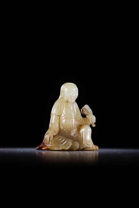 HUNG YUN ZHAI AUCTION HOUSE INCHetian Jade Seated Scholar Figure
