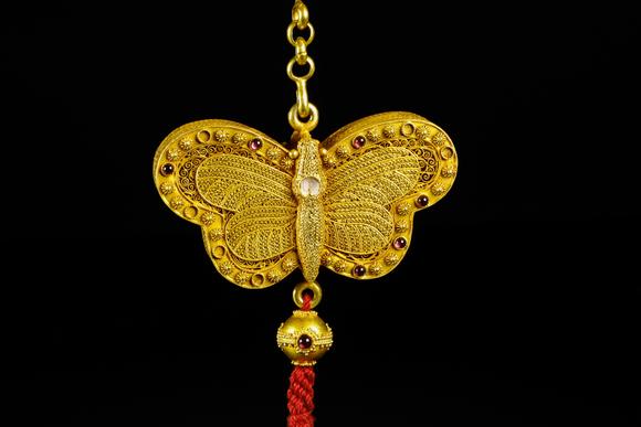 HUNG YUN ZHAI AUCTION HOUSE INCSolid Gold Filigree Inlaid Butterfly-Shaped Sachet