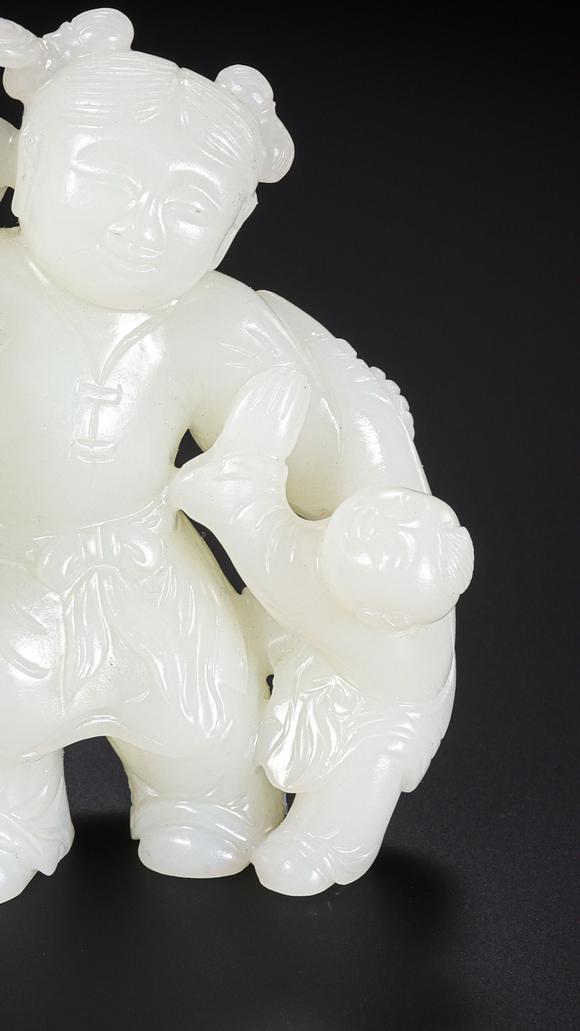 HUNG YUN ZHAI AUCTION HOUSE INCQing Dynasty White Jade 