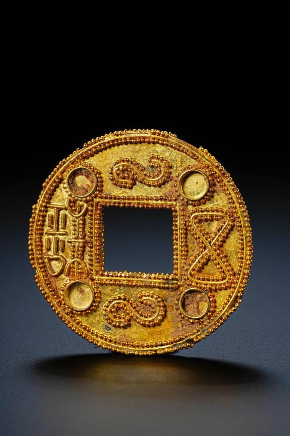 HUNG YUN ZHAI AUCTION HOUSE INCSolid Gold Wu Zhu Coin