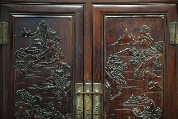 HUNG YUN ZHAI AUCTION HOUSE INCHuali Wood Landscape Top Cabinet