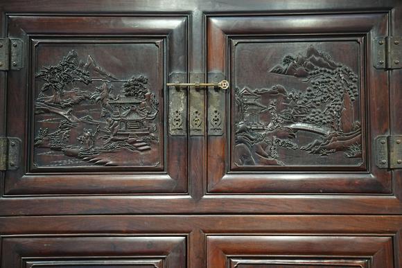 HUNG YUN ZHAI AUCTION HOUSE INCHuali Wood Landscape Top Cabinet