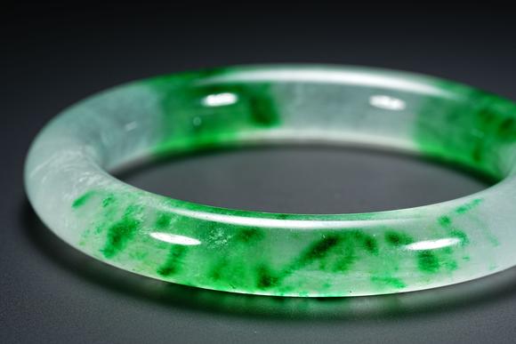 HUNG YUN ZHAI AUCTION HOUSE INCJadeite and Gemstone Bangles