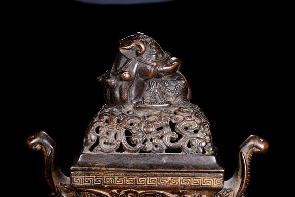 HUNG YUN ZHAI AUCTION HOUSE INCXuande Marked Bronze Incense Burner with Elephant Feet, Beast Finial, and Cover