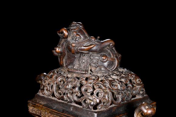HUNG YUN ZHAI AUCTION HOUSE INCXuande Marked Bronze Incense Burner with Elephant Feet, Beast Finial, and Cover