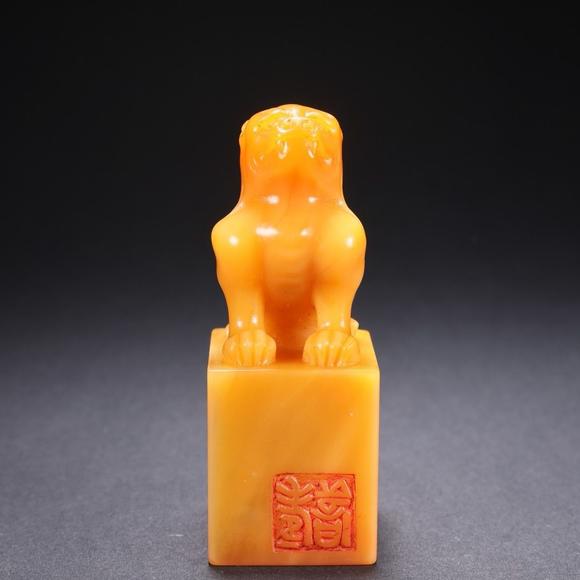 HUNG YUN ZHAI AUCTION HOUSE INCQianlong 35th Year (1770) Tianhuang Stone Auspicious Beast-Finial Seal with Cloisonné Box