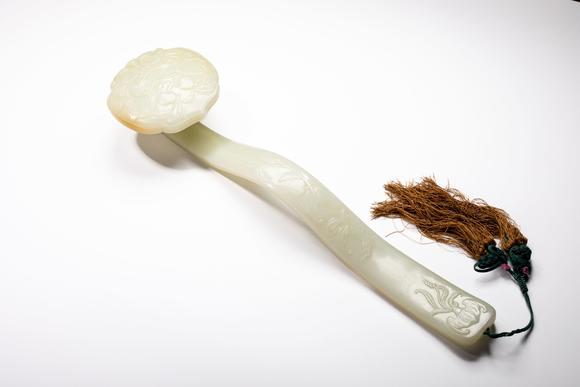中鴻信清乾隆 白玉雕吉慶有余福壽紋如意