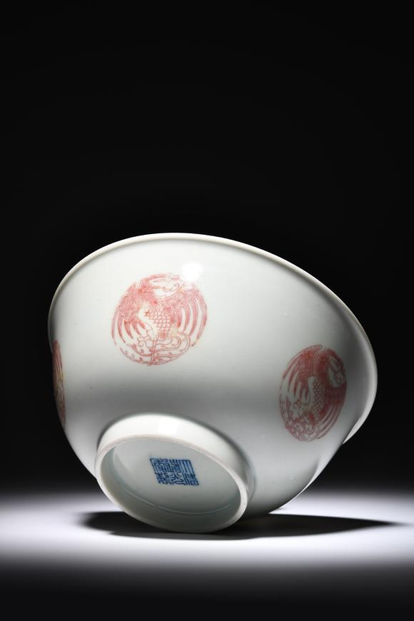 中鴻信清道光 釉里紅團(tuán)鳳紋碗