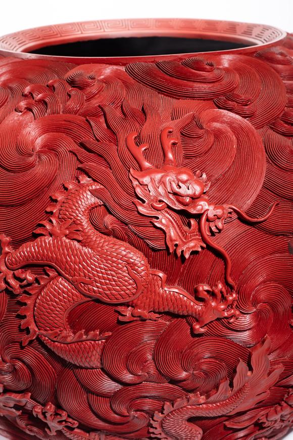 中鴻信清 剔紅浮雕云龍紋卷缸