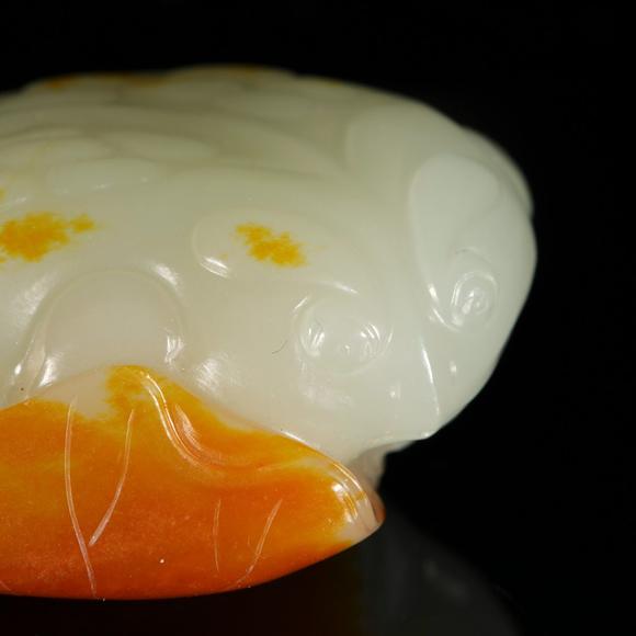 藝是拍賣(mài)清·白玉帶皮金蟾把件