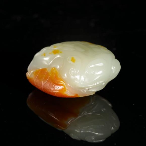 藝是拍賣清·白玉帶皮金蟾把件