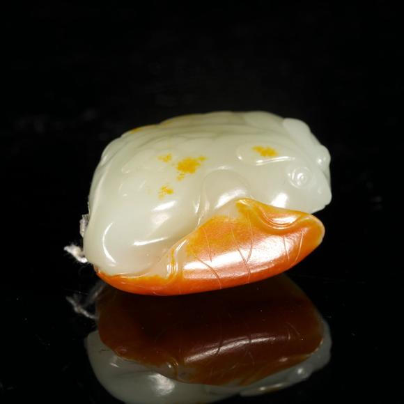 藝是拍賣清·白玉帶皮金蟾把件
