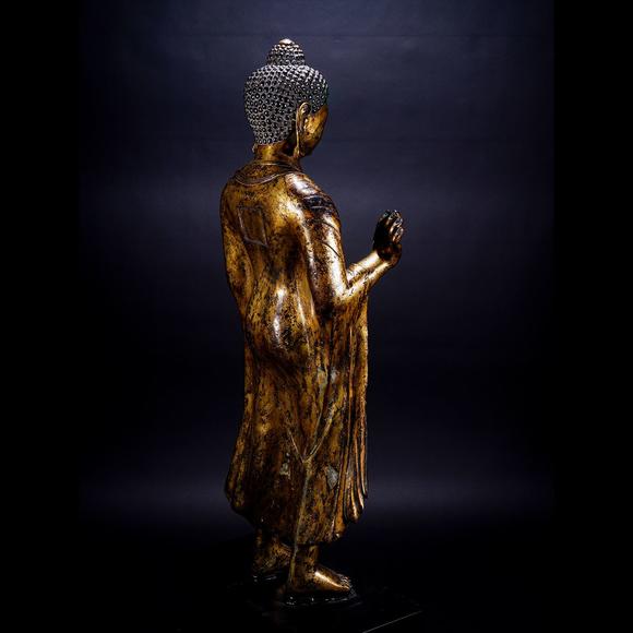 藝是拍賣(mài)明·銅鎏金釋旃檀佛立像