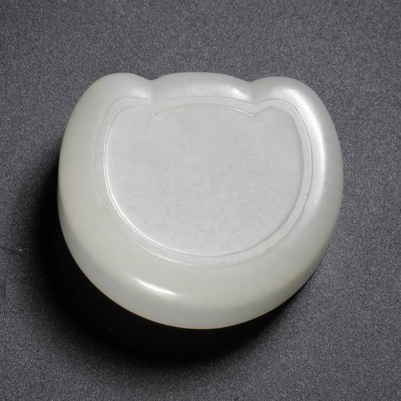 （和正堂株式會(huì)社）吉祥美術(shù)清 白玉戧金花蝶紋如意形盒