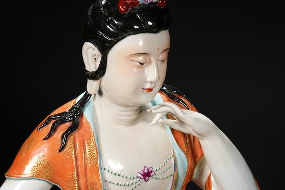 日本東競(jìng)株式會(huì)社乾隆年制 琺瑯彩觀音坐像