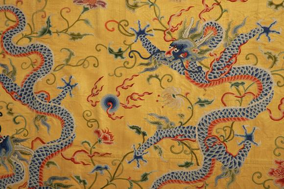 日本東競(jìng)株式會(huì)社盤(pán)金繡五龍掛帳