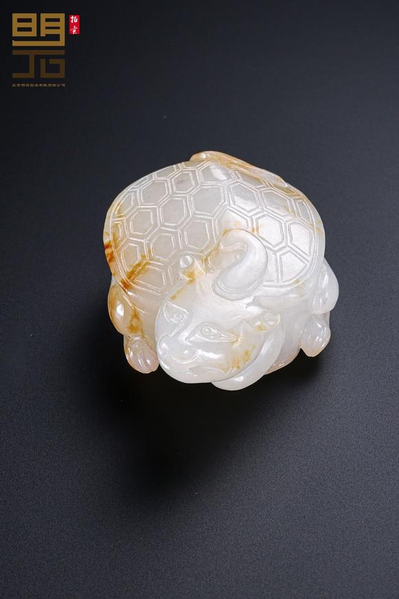 北京明石拍賣(mài)有限公司清中期 白玉留皮巧雕龍龜
