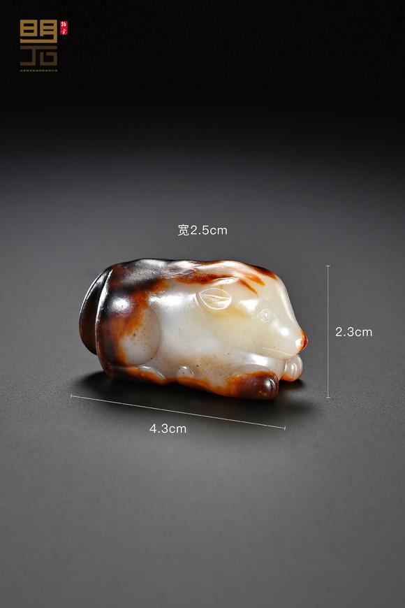 北京明石拍賣有限公司明 白玉留皮臥熊