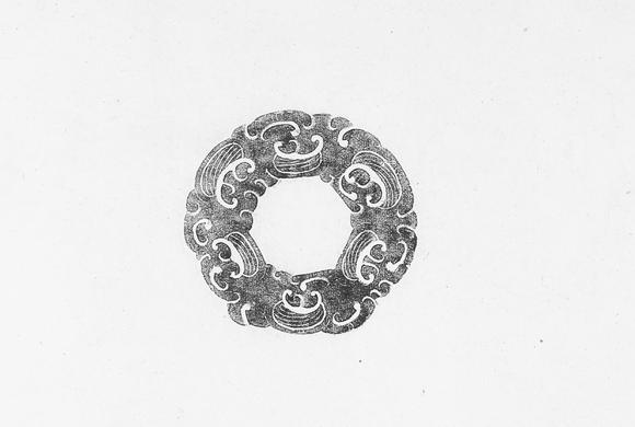 北京明石拍賣(mài)有限公司明 黃玉鏤雕卷云紋璧