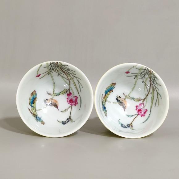 北京唐潮拍賣(mài)有限公司檸檬黃釉?xún)?nèi)繪荷花翠鳥(niǎo)高足杯