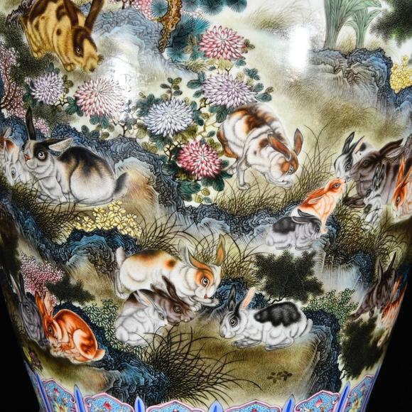 北京唐潮拍賣有限公司古月軒琺瑯彩百兔紋瓶